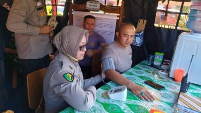 Polresta Bukittinggi Bersama Tim Kesehatan, Salurkan Vitamin Ke Anggota Pos Pam