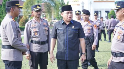 Ketua DPRD Kab. Lampung Utara berikan penghargaan kepada Kapolres Lu dan tim TEKAB 308 Presisi