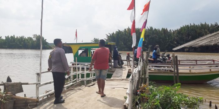 Gelar KRYD di Dermaga Penyeberangan, Kapolsek Rawa Pitu Sampaikan Dua Imbauan Kamtibmas