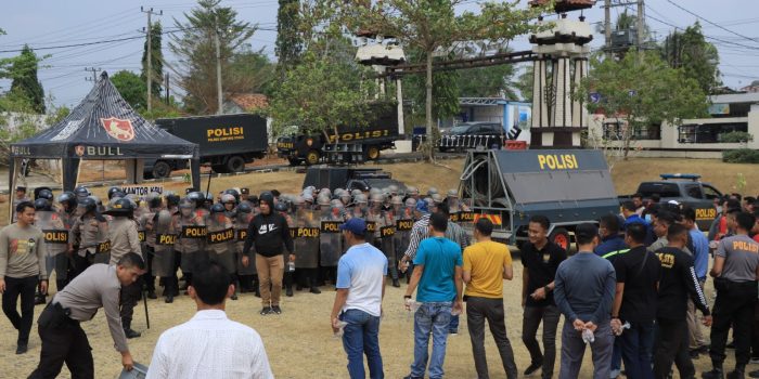 Jelang Operasi Mantap Brata 2023, Polres Lampung Utara Gelar Latihan Dalmas