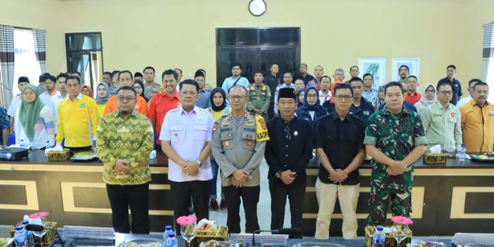 <em>Jelang Pemilu 2024, Polres Tulang Bawang Barat Gelar Deklarasi Damai.</em>