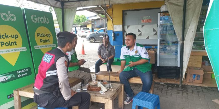 Sambangi Pool Taksi, Samapta Polresta Bandara Soetta Sampaikan Imbauan Kamtibmas